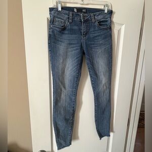 Kut from the Kloth Women's Medium Wash distressed Ankle Style Jeans Size 2
